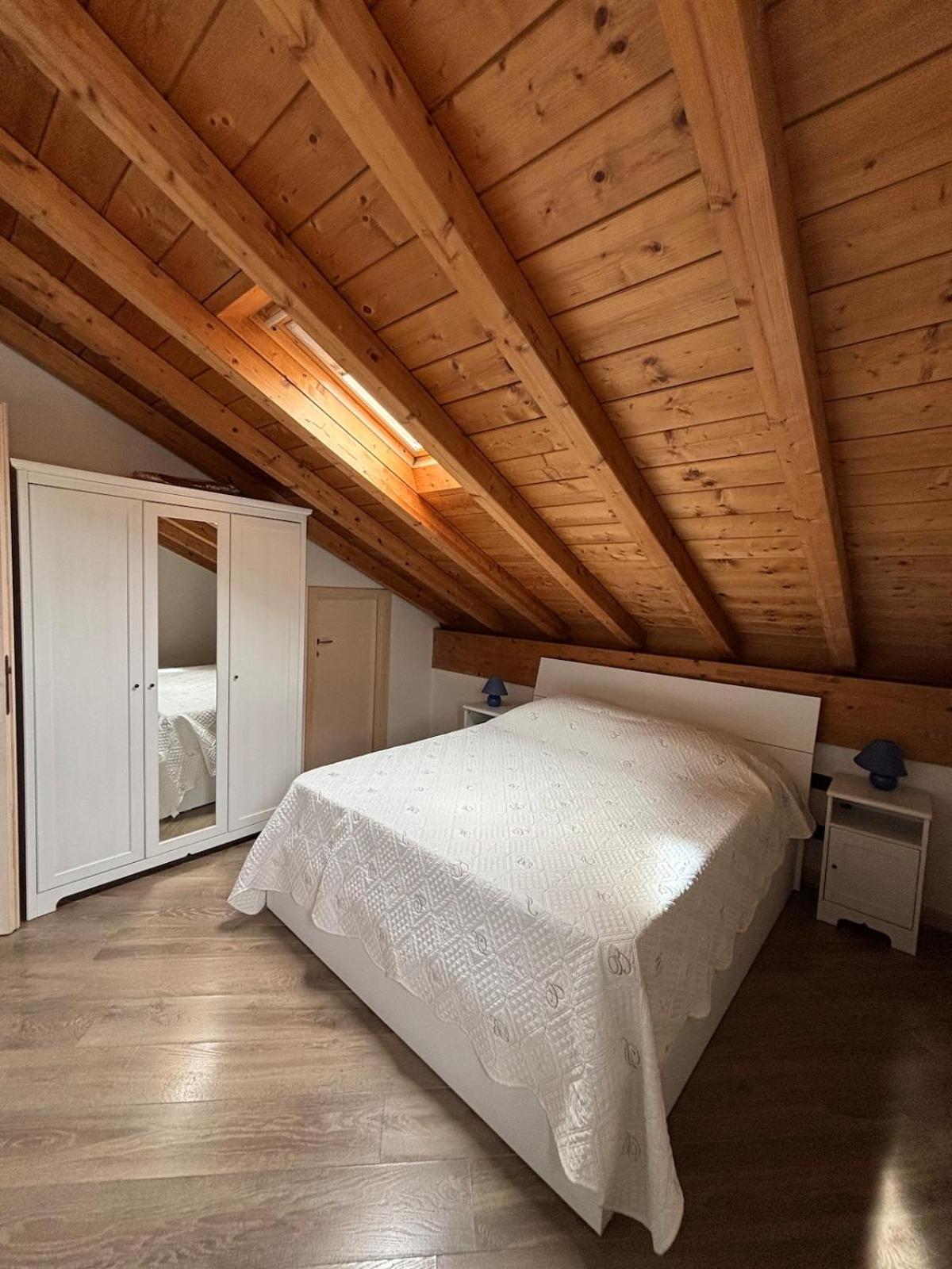 Apartment Largo IV Novembre Сан Феделе Интелви Екстериор снимка